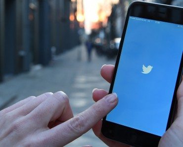 Twitter Confirms Introducing a Timeline Algorithm