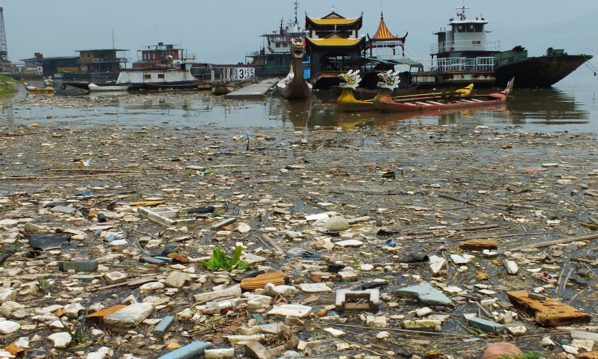 Growing Fear of Pollution in the Yangtze River – Suggestive.com ...