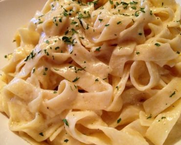 Stupendous Recipes: Fettuccine Queso Pasta w/Garlic Marinara