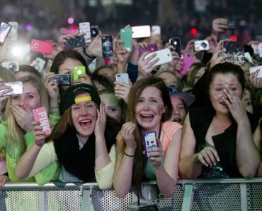 Apple to Use New Patent to Block iPhone Cameras At Concerts?